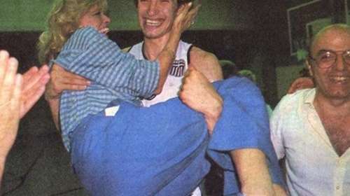 Όταν ο Παναγιώτης Φασούλας πήρε στην αγκαλιά του την Μελίνα Μερκούρη και έκλαιγαν από συγκίνηση