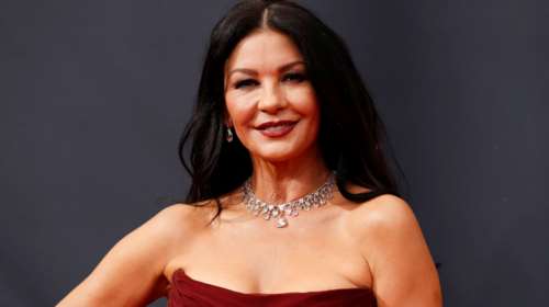 Κάθριν Ζέτα Τζόουνς: H άγνωστη φωτογραφία από τα 90&#39;s - Θεά με σγουρά μαλλιά στα 27 της