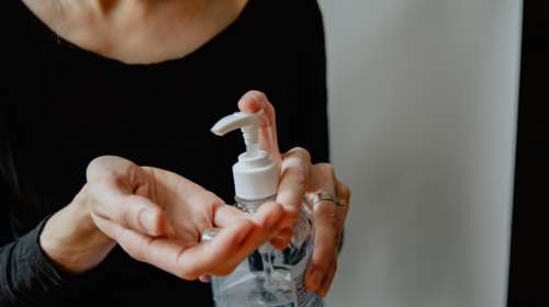 Στη μάχη του κορονοϊού: Διαβάστε τι λέει η λοιμωξιολόγος και αντιπρόεδρος των Γιατρών Χωρίς Σύνορα