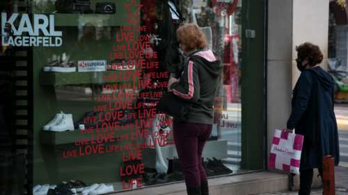 Οι μισοί Έλληνες έχουν μειώσει τις αγορές από σούπερ μάρκετ - Το 80% μείωσε αγορές σε ένδυση και υπόδηση