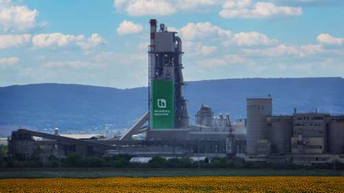 Η EnEarth σε καταρχήν συμφωνία με την Heidelberg Materials για να αναλάβει τη χερσαία αποθήκευση CO2 σε μονάδα παραγωγής τσιμέντου στη Βουλγαρία