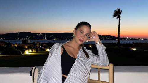 Αλεξάνδρα Κωστοπούλου: Πιασμένοι από το χέρι με τον αδερφό της Παναγιώτη Αντώνιο στη χώρα της Πάτμου