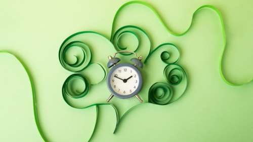 Ποια ώρα της ημέρας κινδυνεύουμε περισσότερο από καρδιακή προσβολή; Και πότε από καούρες ή φλεγμονές;