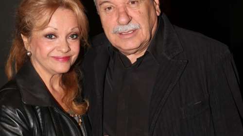 43 χρόνια πριν: O Τάσος Χαλκιάς με την επί 50 χρόνια σύντροφό του Πένυ Παπουτσή στο γάμο τους