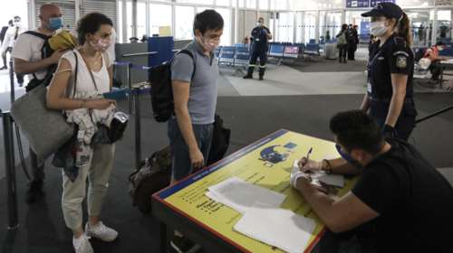 &quot;The Sun&quot;: Χωρίς ταλαιπωρία και ουρές θα μπαίνουν στην Ελλάδα οι Βρετανοί τουρίστες που έχουν κάνει το εμβόλιο