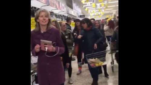Βρετανία: &quot;Ντου&quot; αρνητών της μάσκας σε σούπερ μάρκετ - Σάλος στο Twitter [Βίντεο]