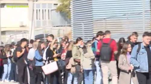 ΑΠΘ: Απίστευτη ουρά για ένα πιάτο φαγητό στην εστία - Η αναμονή ξεπερνά τη μία ώρα [Βίντεο]