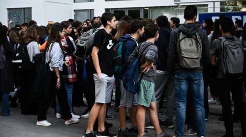 Lockdown: Πώς θα λειτουργήσουν τα σχολεία από Δευτέρα – Υποχρεωτική η τηλεκπαίδευση, απουσίες για όσους δεν συμμετέχουν