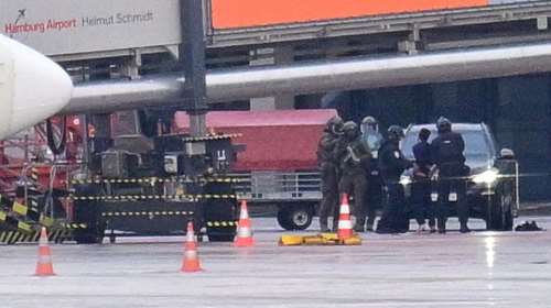 Αμβούργο: Αίσιο τέλος στο περιστατικό ομηρείας στο αεροδρόμιο- Παραδόθηκε ο 35χρονος Τούρκος, σώα η 4χρονη κόρη του