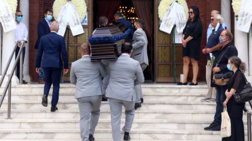 Το τελευταίο "αντίο" στον Ντίνο Χριστιανόπουλο - Ολοι τον καταχειροκρότησαν [εικόνες]