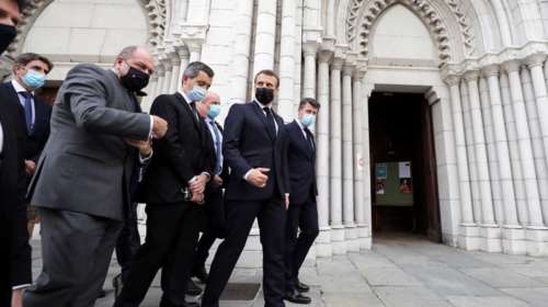 Στη Νίκαια ο Μακρόν: Η Γαλλία δέχεται επίθεση, δεν θα εγκαταλείψουμε τις αξίες μας [Βίντεο]