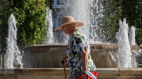 Καύσωνας Κλέων: Οι 8 συμβουλές για τις ευπαθείς ομάδες - Πότε πρέπει να ζητήσουμε ιατρική βοήθεια