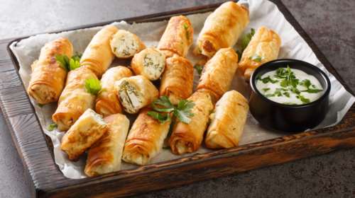 Μπουρεκάκια με ζύμη γιαουρτιού για να διατηρούνται όσο θέλεις στο ταπεράκι