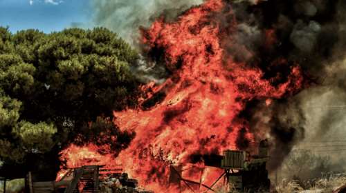 Μάχη με τη φωτιά σε Κεχριές, Πεταλίδι και Ρέθυμνο - Εκκενώθηκαν τέσσερις οικισμοί στην Κορινθία [Εικόνες - βίντεο]