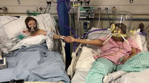 Κορονοϊός: Η τελευταία συγκλονιστική φωτογραφία 49χρονης με τη μάνα της πριν πεθάνει στο διπλανό κρεβάτι