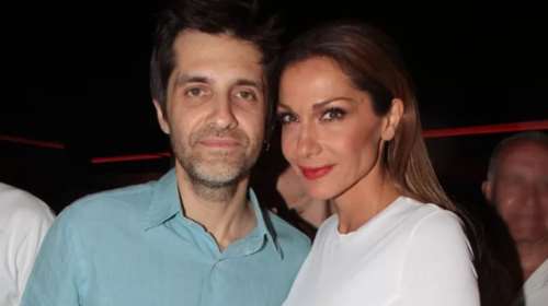 Με καρέ μαλλιά και baby blue φόρεμα: Η Δέσποινα Βανδή στον γάμο του Φοίβου το 1999