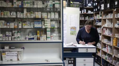 Διαμαρτύρονται οι φαρμακοποιοί: Προσβλητικός ο αποκλεισμός μας από τους εμβολιασμούς