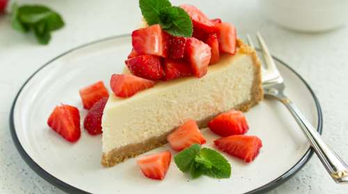 Εορτολόγιο: Ποια γνωστά ονόματα γιορτάζουν σήμερα, Πέμπτη 14 Σεπτεμβρίου