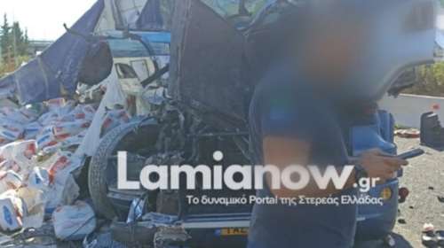 Γέμισε αλεύρι η Εθνική οδός: Τροχαίο με νταλίκες στο ύψος της Λαμίας [εικόνες]