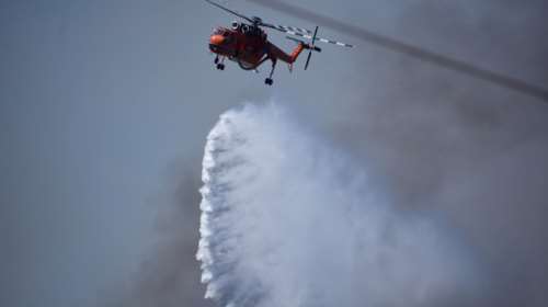 Φωτιά στην Πρέβεζα: Σηκώθηκαν και εναέρια πυροσβεστικά μέσα