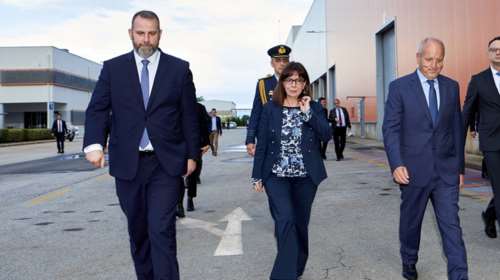 Η επίσκεψη της Κ. Σακελλαροπούλου στη μονάδα ανακύκλωσης μπαταριών της SUNLIGHT στην Κομοτηνή