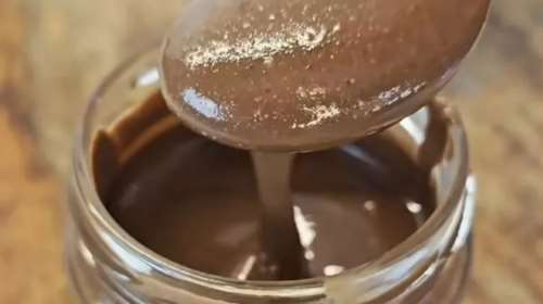 Φτιάξε σπιτική πραλίνα φουντουκιού με μόλις 4 υλικά
