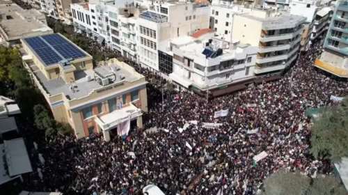 Ένταση και μικροεπεισόδια στη συγκέντρωση για τα Τεμπη στο Ηράκλειο [Βίντεο]