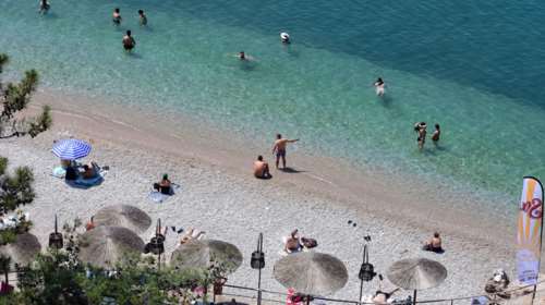 Καιρός: Εως 37 βαθμούς σήμερα ο υδράργυρος - Θυελλώδεις άνεμοι 8 μποφόρ