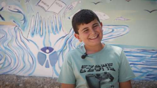 Το δημοτικό σχολείο Τελένδου κλείνει 80 χρόνια: Εχει μόνο ένα μαθητή, τον μικρό Σάββα - Η στήριξη από το Ιδρυμα Χατζηγάκη