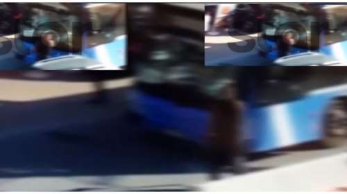 Πρωτοφανές: Η στιγμή που άνδρας σε αμόκ σπάει τα τζάμια λεωφορείου στην Αρτέμιδα φωνάζοντας &quot;θα σας σκοτώσω&quot;