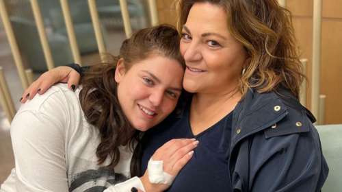 Η Δανάη Μπάρκα ολοκλήρωσε τη διαδικασία της κρυοσυντήρησης ωαρίων και είχε στο πλευρό της τη μητέρα της, Βίκυ Σταυροπούλου