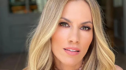 Αγνώριστη η Ντορέττα Παπαδημητρίου με καστανά καρέ μαλλιά