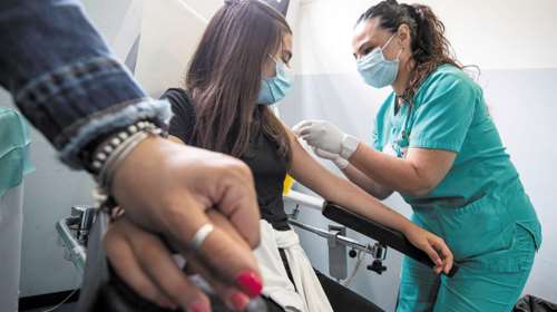 Κορονοϊός: Πάνω από 140.000 παιδιά 12 έως 17 έχουν ήδη εμβολιαστεί