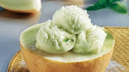 Παγωτό πεπόνι με μέλι και γιαούρτι - Ολη η δροσιά του καλοκαιριού σε τρία υλικά