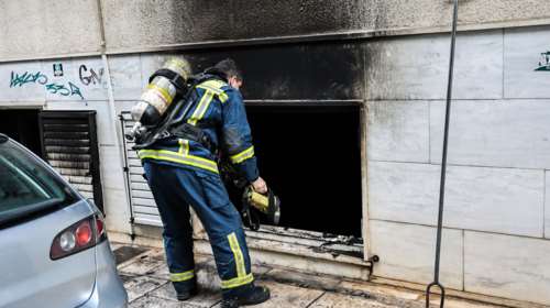 Φωτιά σε διαμέρισμα στην Πατησίων: Μεγάλη επιχείρηση, αποκλείστηκαν δρόμοι