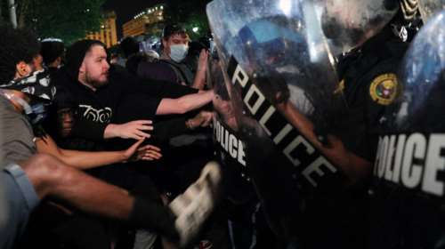 Ιράν προς ΗΠΑ: &quot;Σταματήστε τη βία εναντίον του λαού σας - Αφήστε τον να αναπνεύσει&quot;