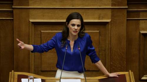Αχτσιόγλου για ΣΥΝ-εργασία: Μείωση μισθού ή απόλυση οι &quot;επιλογές&quot; της κυβέρνησης στους εργαζόμενους