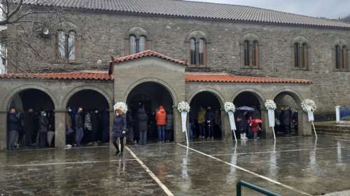 Ανείπωτος πόνος στα Τζουμέρκα: Συγγενείς και φίλοι είπαν τελευταίο αντίο στον 21χρονο Ερμή Θεοχαρόπουλο