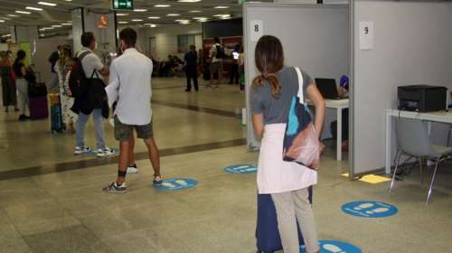 Κορονοϊός: Σε υποχρεωτική καραντίνα 180 επιβάτες της πτήσης από Ζάκυνθο προς το Κάρντιφ της Βρετανίας