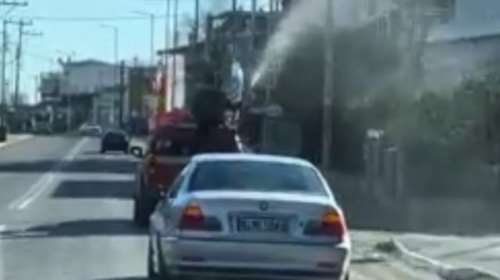 Εισαγγελική παρέμβαση  για τον παπά που έριχνε αγιασμό με τη μάνικα - [Βίντεο]