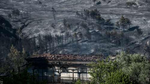 Σε ύφεση η πυρκαγιά στα Γεράνεια Όρη - Παραμένουν διάσπαρτες ενεργές εστίες για τέταρτο 24ωρο - Σύσκεψη τη Δευτέρα με Μητσοτάκη