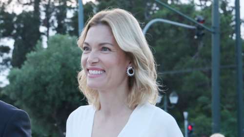 Η Βίκυ Καγιά το βρήκε: Αυτό είναι το ιδανικό φόρεμα για το γραφείο από το Mango