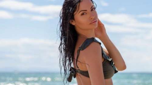 Δήμητρα Αλεξανδράκη: Η βόλτα με το πανάκριβο κάμπριο του συντρόφου της και μουσική υπόκρουση Γαρμπή [Βίντεο]