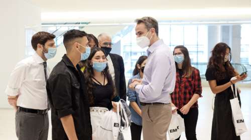 Μητσοτάκης: Επίσκεψη στο Μουσείο Μοντέρνας Τέχνης με μαθητές από το Σκαγιοπούλειο Ορφανοτροφείο [Εικόνες]