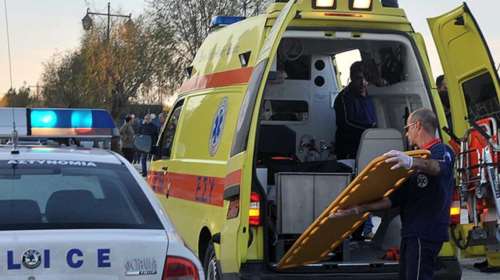 Τροχαίο στη Μεσογείων - Οδηγός μηχανής τραυματίστηκε σοβαρά όταν έπεσε σε λεωφορείο