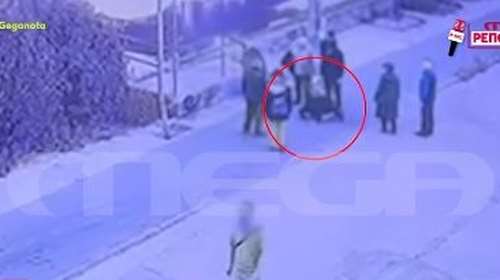Καλλιθέα: &quot;Μπήκε κάτω από προφυλαχτήρα και έπαψαν οι ανήλικοι να τον χτυπούν στο κεφάλι&quot; - Συγκλονίζει η μητέρα του 17χρονου
