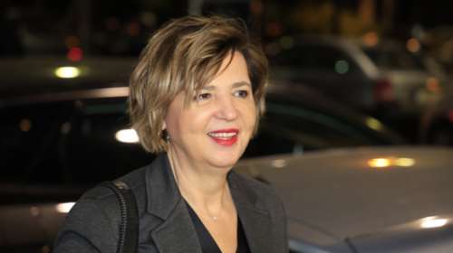 Η Πεν Νταλαούρα έβαλε στο στόχαστρο την Γεροβασίλη: Ειρωνείες ακόμα και για το μακιγιάζ της και τα &quot;κρεπαρισμένα άψογα μαλλιά της&quot;…