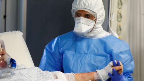 Ιταλία: Σε... Σέρλοκ Χολμ για τον εντοπισμό ανεμβολίαστων πολιτών άνω των 60, μετατρέπονται οι οικογενειακοί ιατροί