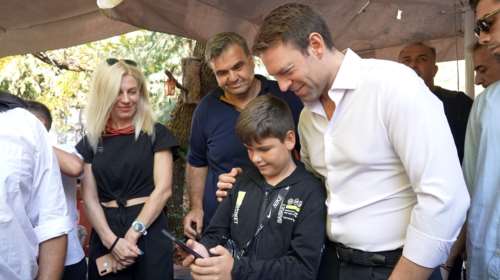Xαμόγελα, selfies, διαβεβαιώσεις και δεσμεύσεις από τον Στέφανο Κασσελάκη στην Ημαθία