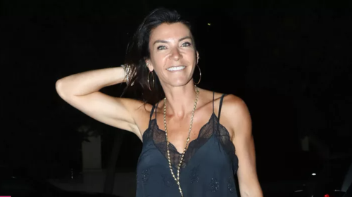 Μαρίνα Βερνίκου: Φοράει καυτό σορτσάκι και μας δείχνει τα υπέροχα καλλίγραμμα πόδια της